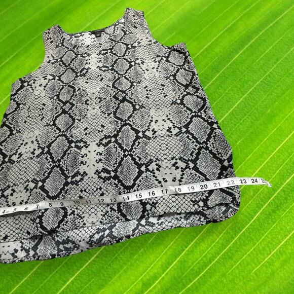 Halogen Faux-Silk Gray Snake Print Tank Top Size 1X - Picture 2 of 7